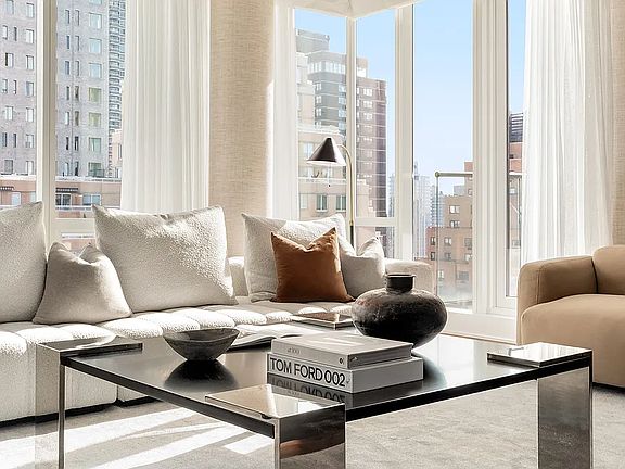 3rd image of 151 E 85th St Penthouse H