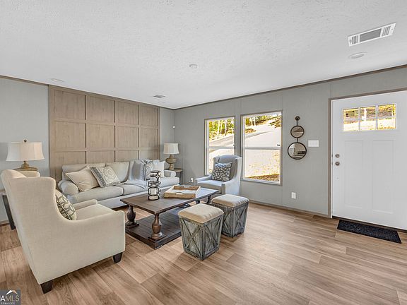 4th image of 940 Essic Rd