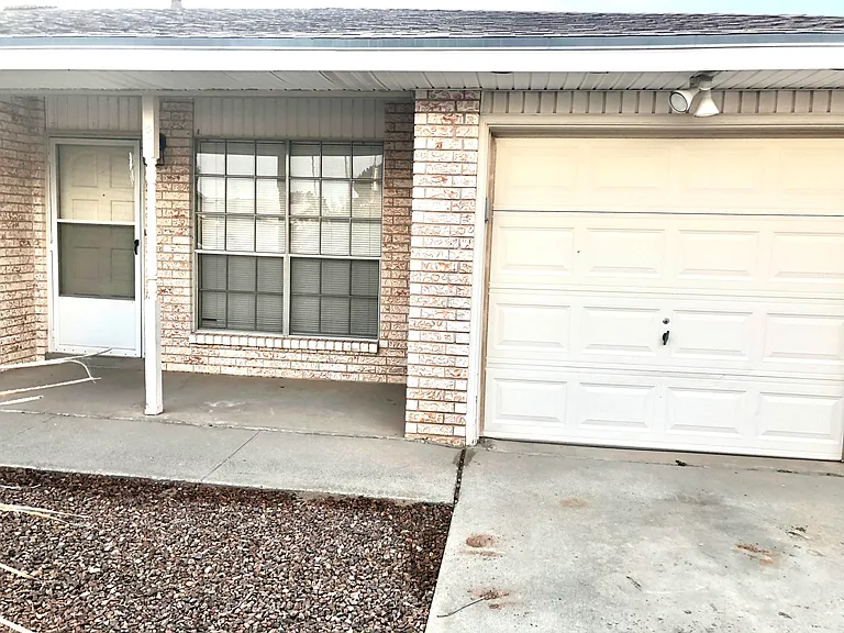 6633 Amposta Dr #B — Photo 27