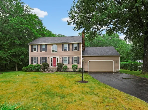 2 Field Dr, Plainville, MA 02762