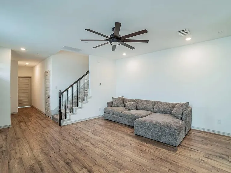 1278 Lamar Dr — Photo 5