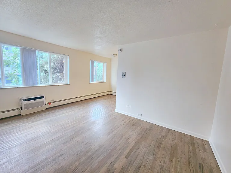 801 N Dahlia St — Photo 3