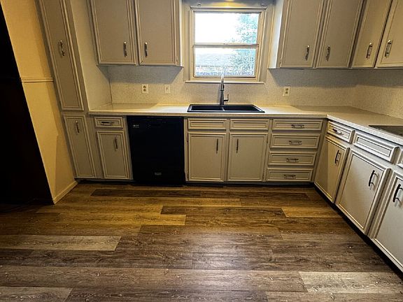 4th image of 5432 32nd St