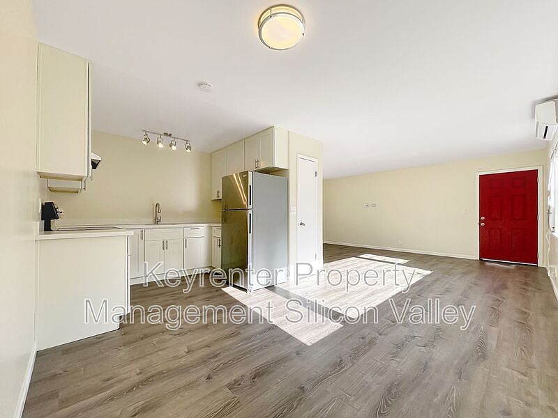 1st image of 3013 Magliocco Dr APT 4