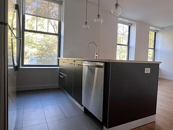 5th image of 123 Parkside Ave #1S