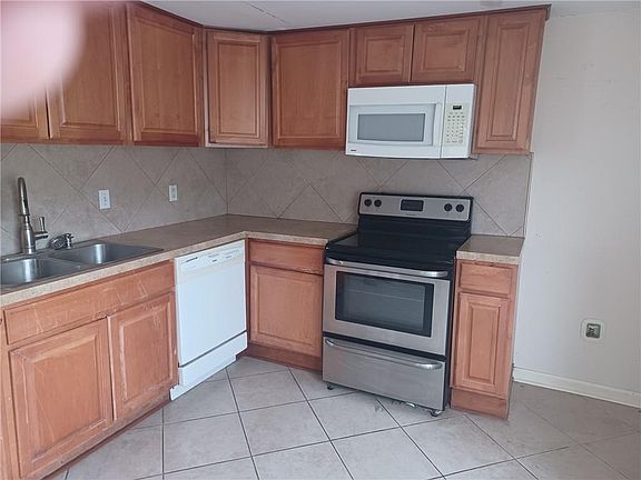 4th image of 3512 California Ave