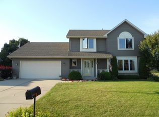 5924 Regency Hills Dr, Racine, WI 53406