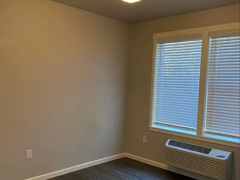 6580 N Greenwich Ave — Photo 9
