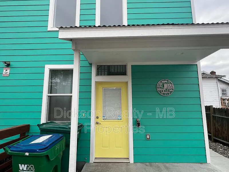1 bed, 1.5 bath, $1,650 — Photo 3