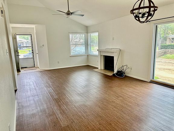 4th image of 646 Hunters Glen St