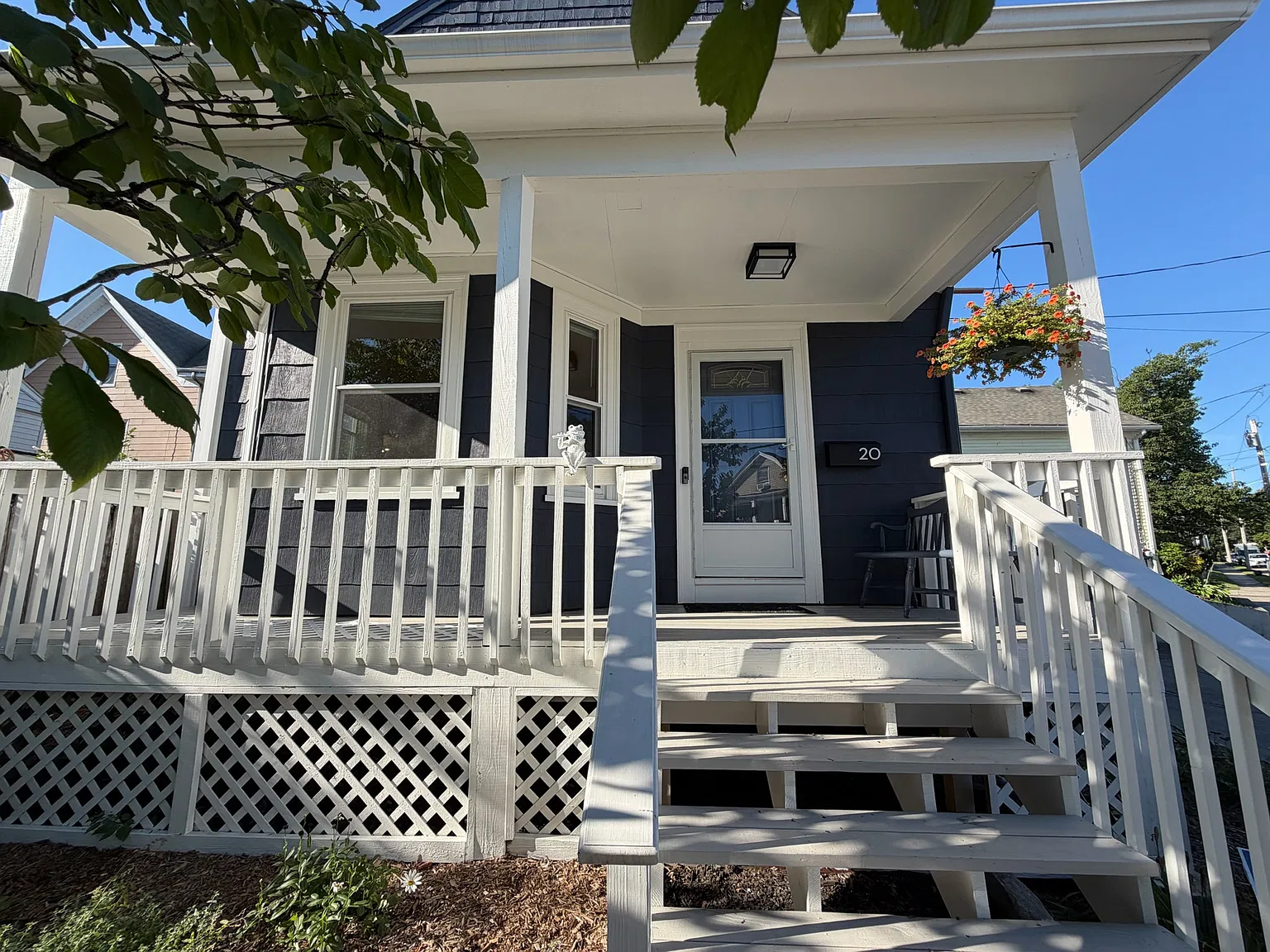 3 bed, 1.5 bath, 1350 sqft, $2,995 — Photo 2