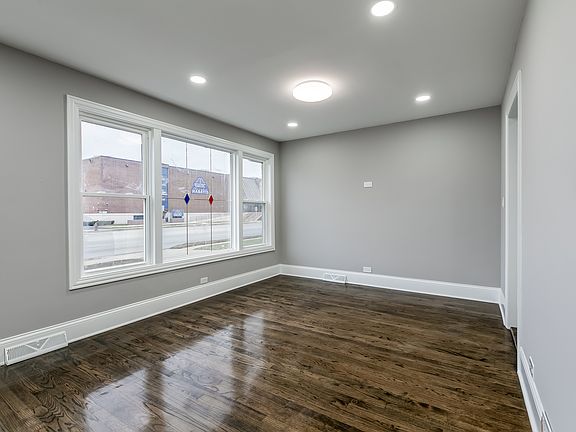 5th image of 5135 Touhy Ave