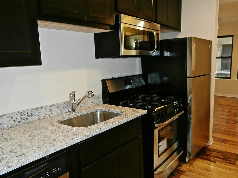 4746-50 N Sacramento Ave #3 — Photo 6