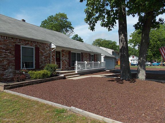 3rd image of 727 Linden Ave