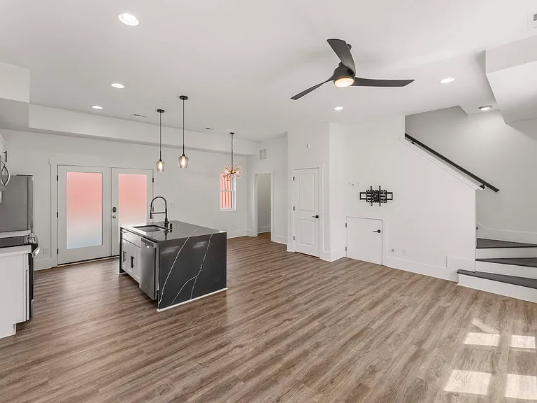203 Nelson St — Photo 11