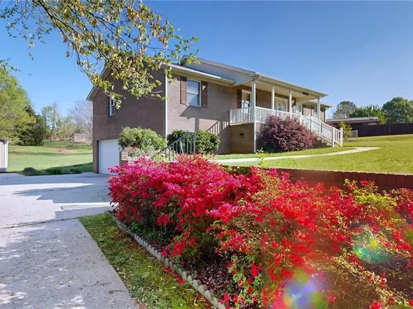 3555 Meadow Ct, Trinity, NC 27370