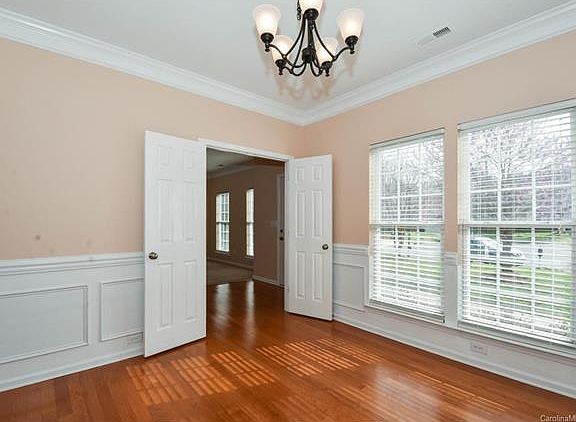 4th image of 105 Knob Hill Ct