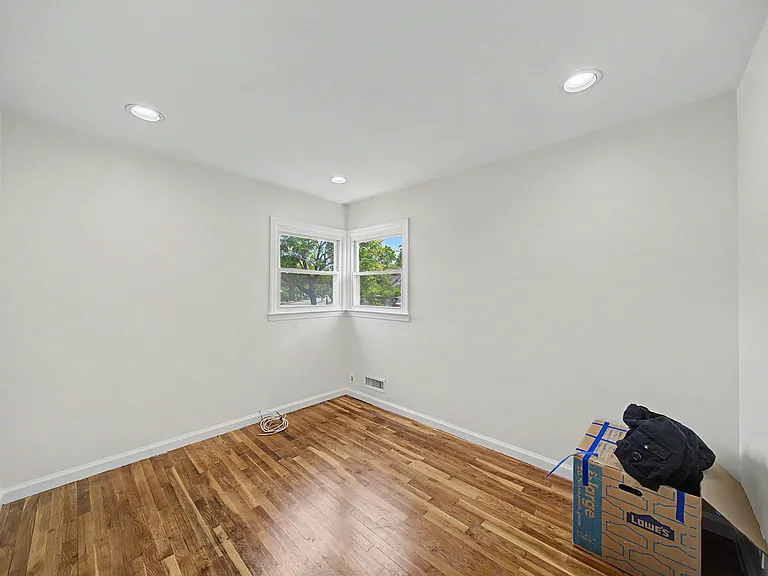 35-10 Lindsay Rd — Photo 12