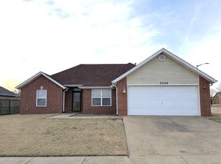 1704 N Valor, Siloam Springs, AR 72761