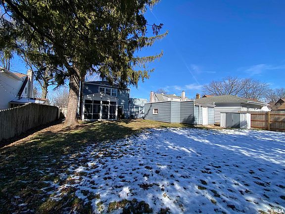 2nd image of 820 W Stratford Dr