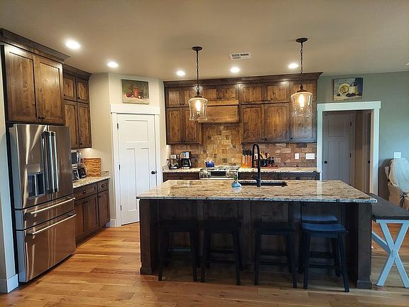 5th image of 127 Pine Lake Dr