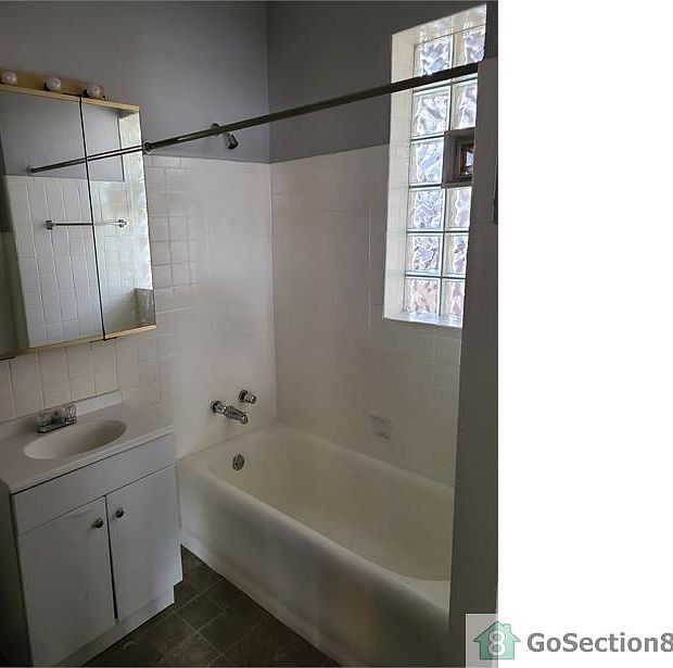 1st image of 452 E 74th St #2