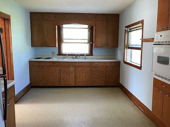 3rd image of 120 Bunker Hill St
