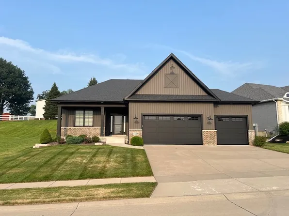 4465 Muirfield Dr, Bettendorf, IA 52722