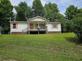 42 W Spencer Rd, Campton, KY 41301