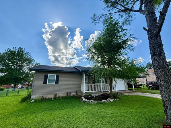 228 S School St, Gassville, AR 72635