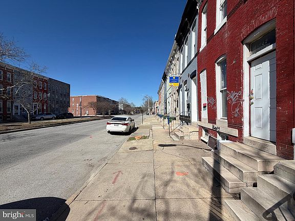 3rd image of 1327 N Fulton Ave