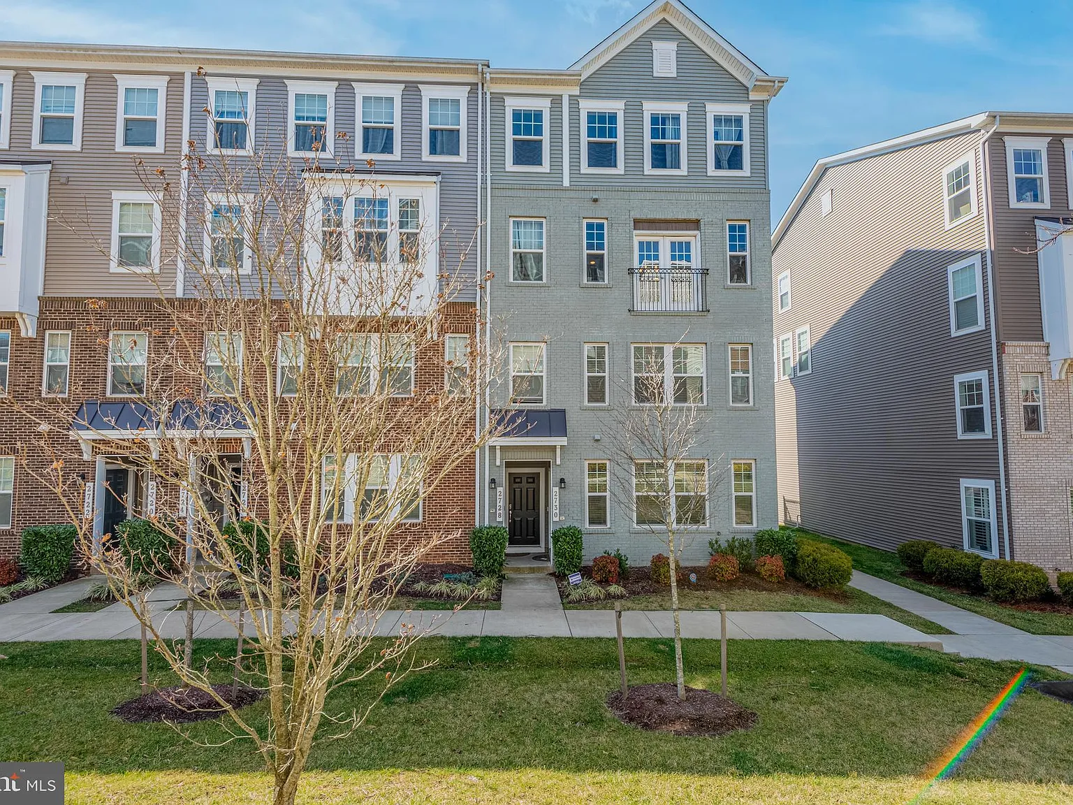 3 bed, 2.5 bath, 2700 sqft, $3,150 — Photo 3