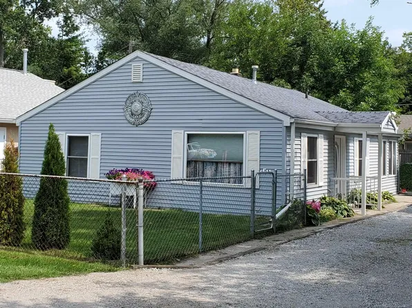 5264 Lakeshore Rd, Fort Gratiot, MI 48059