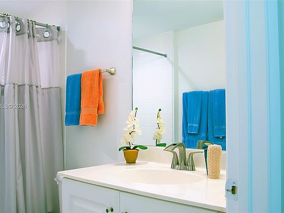 4th image of 18100 N Bay Rd #906