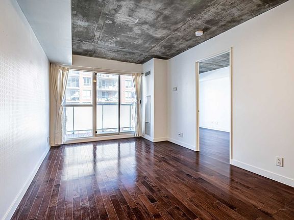 2nd image of 1005 King St W #414