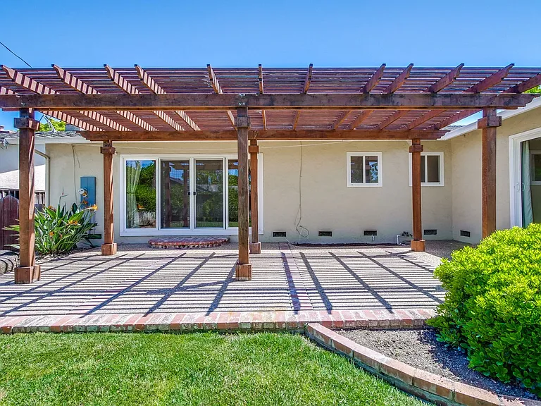1084 Bluebird Ave — Photo 31