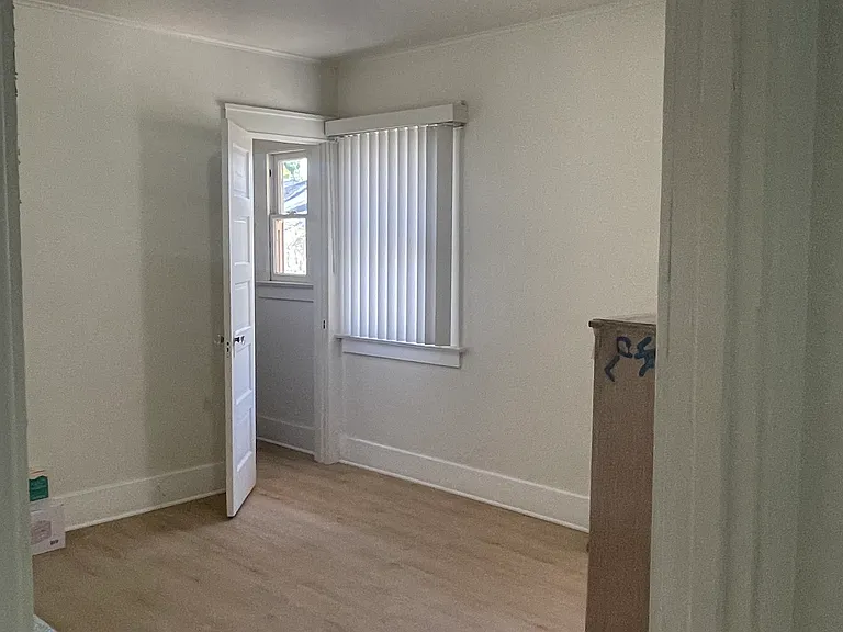 208 S Spruce St — Photo 6