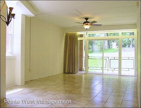 3rd image of 902 Brightwood Manor Dr