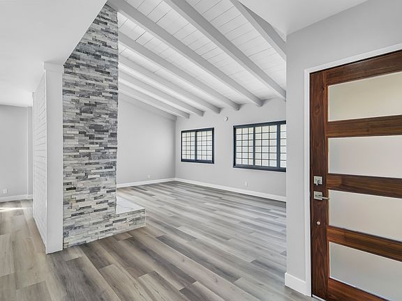 Open living areas from entrance