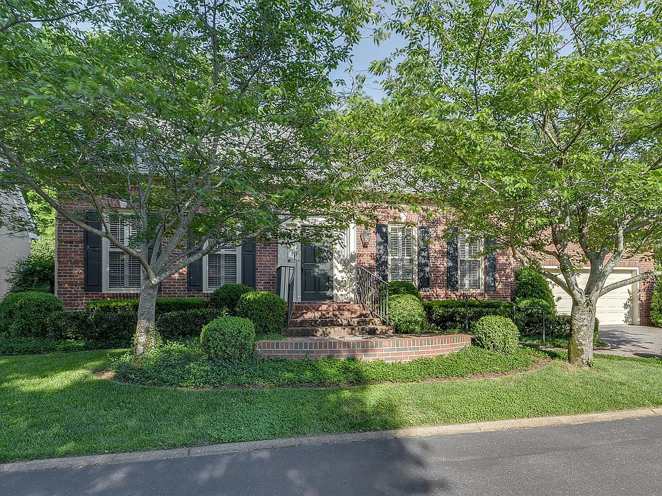 1st image of 102 Wellington Park Ct