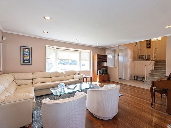 3rd image of 1713 Karen Ln