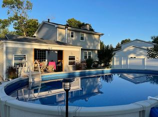 710 Surrey Ct, Clinton, IA 52732