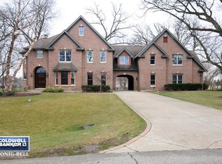 35 E Lexington Cir, Yorkville, IL 60560