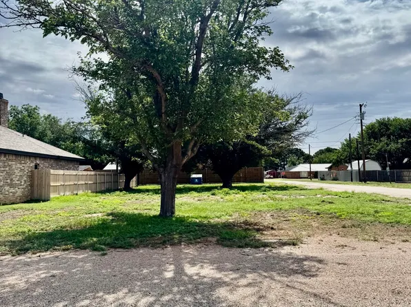 201 Stadium Dr, Wilson, TX 79381