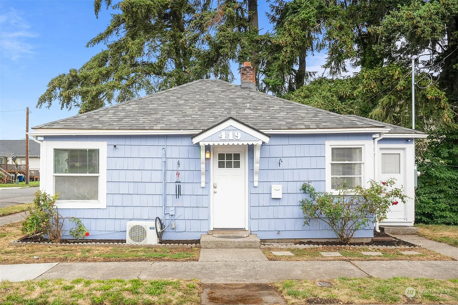 419 Yew Street photo 1