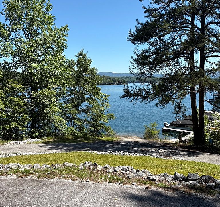 1st image of 225 Bay View Dr