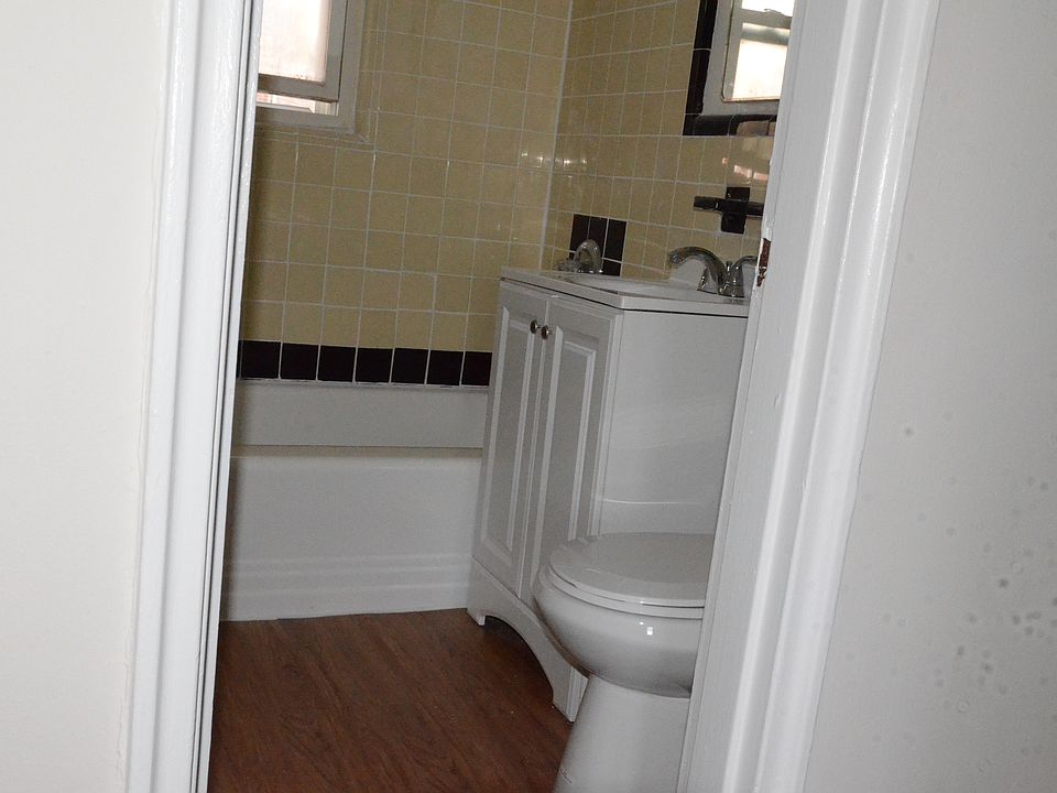 2nd image of 275 Grand Ave #16B-31