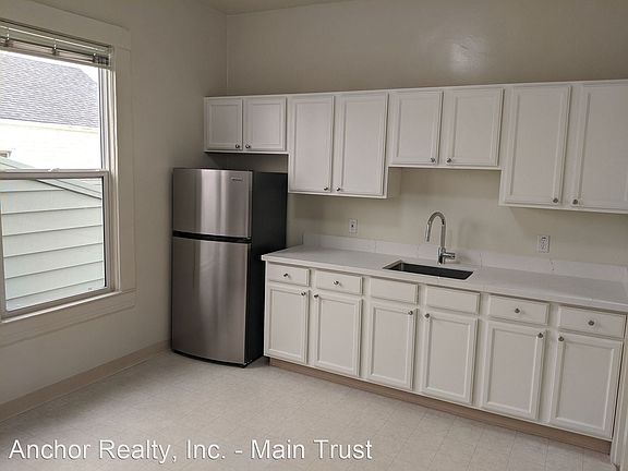 4th image of 245 30th St APT 3
