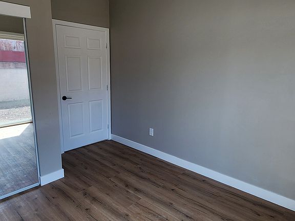 3rd image of 2130 W 80th St #1