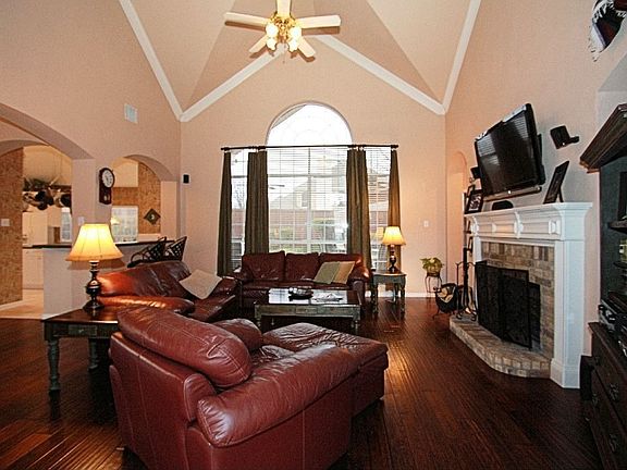 4th image of 2701 Halsey Dr